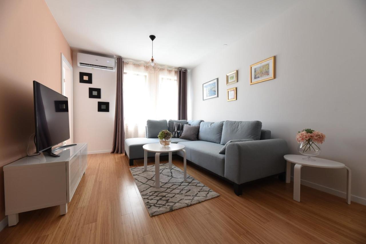 Mary'S Apartment - With Free Parking 자그레브 외부 사진